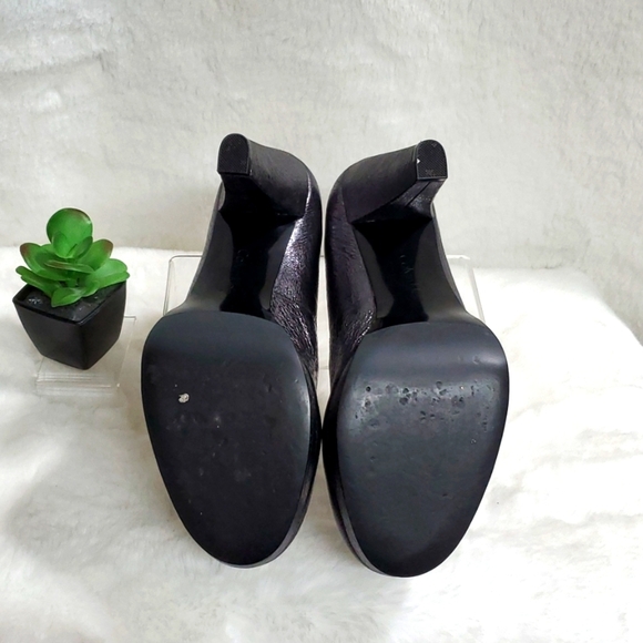 CALVIN KLEIN Scarlet Crinkle Metallic Graphite Pump - Picture 7 of 10